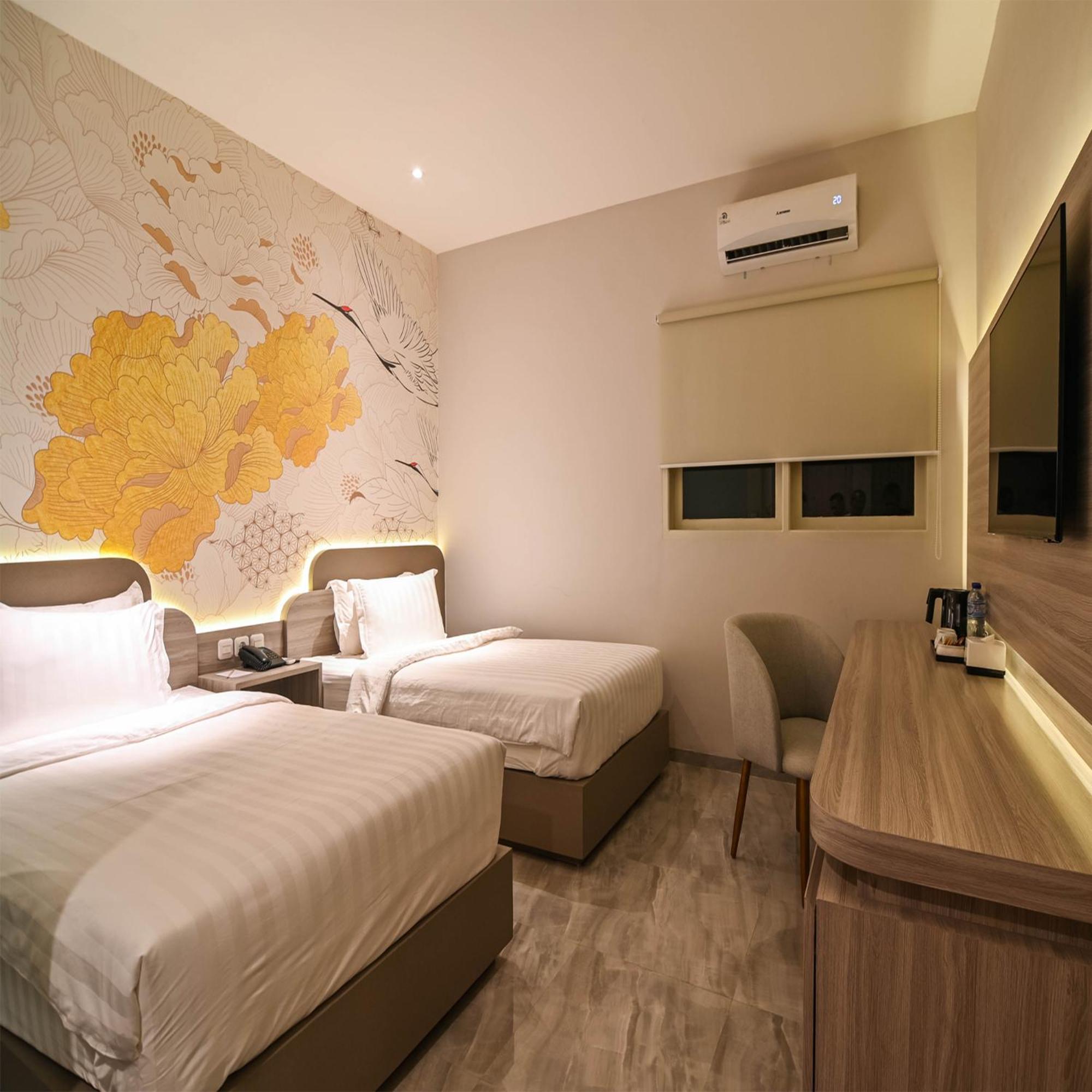 Yulia Hotel Managed By Hig Gorontalo Exterior foto
