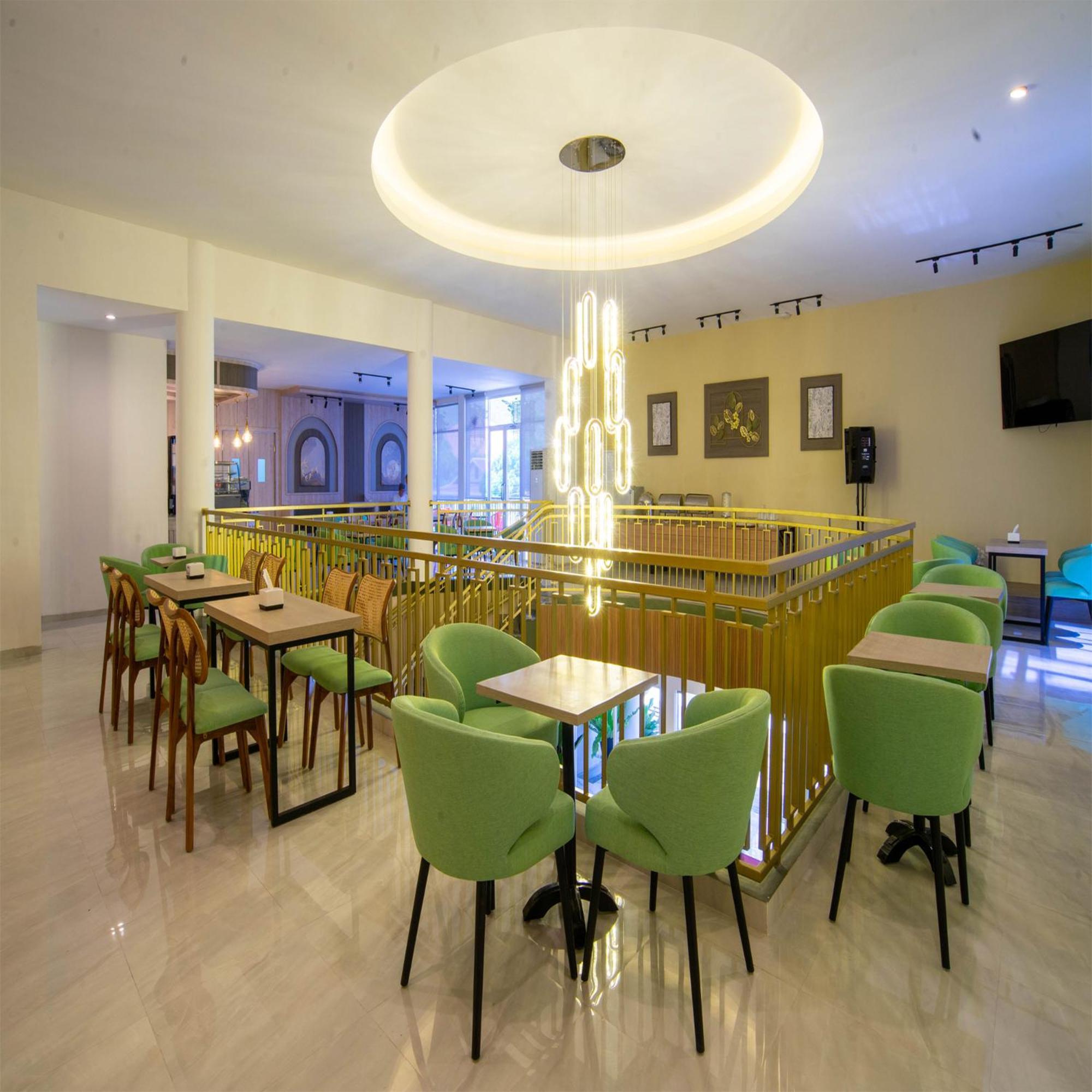 Yulia Hotel Managed By Hig Gorontalo Exterior foto