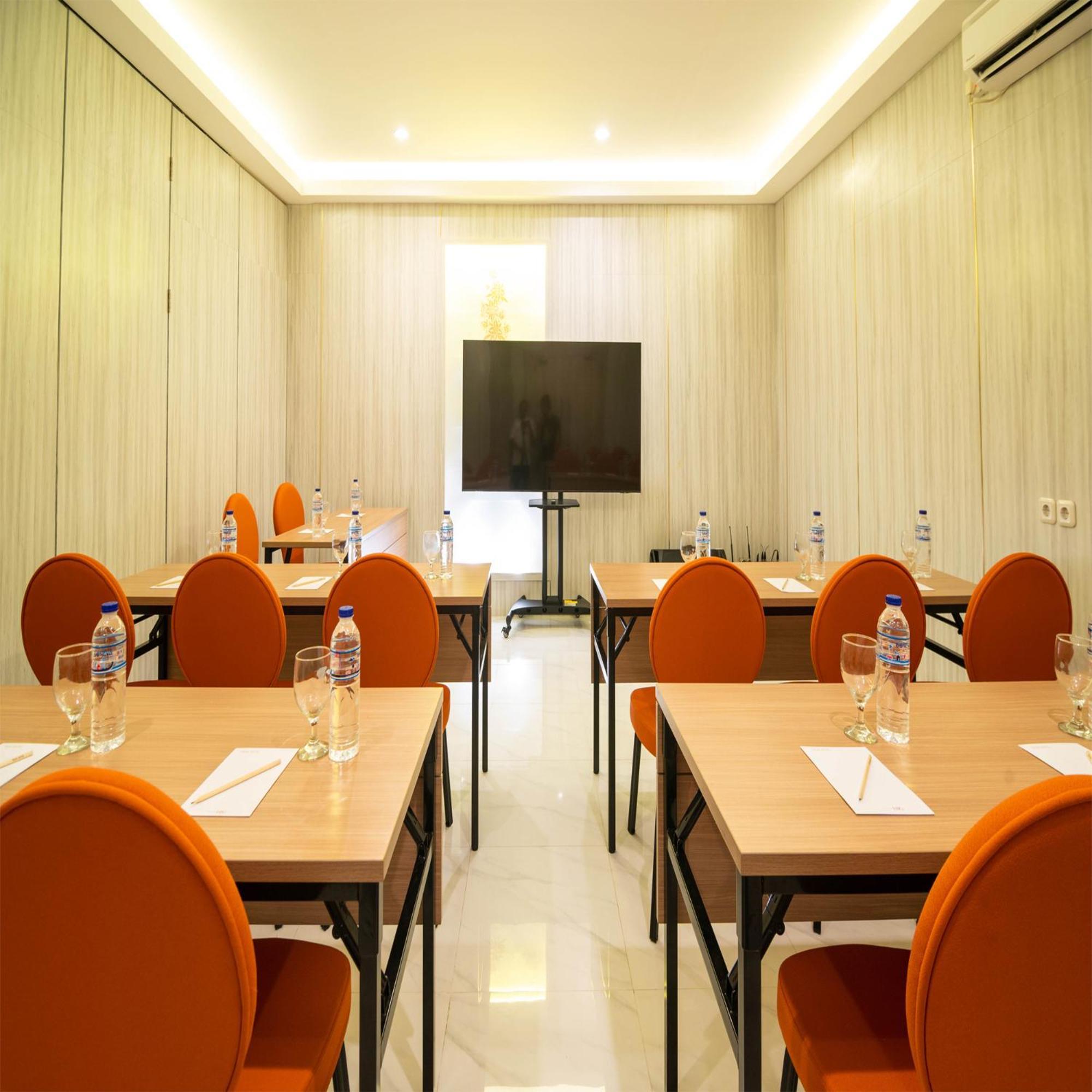 Yulia Hotel Managed By Hig Gorontalo Exterior foto