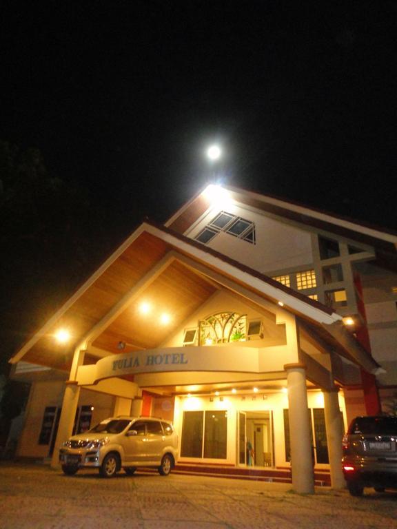 Yulia Hotel Managed By Hig Gorontalo Exterior foto