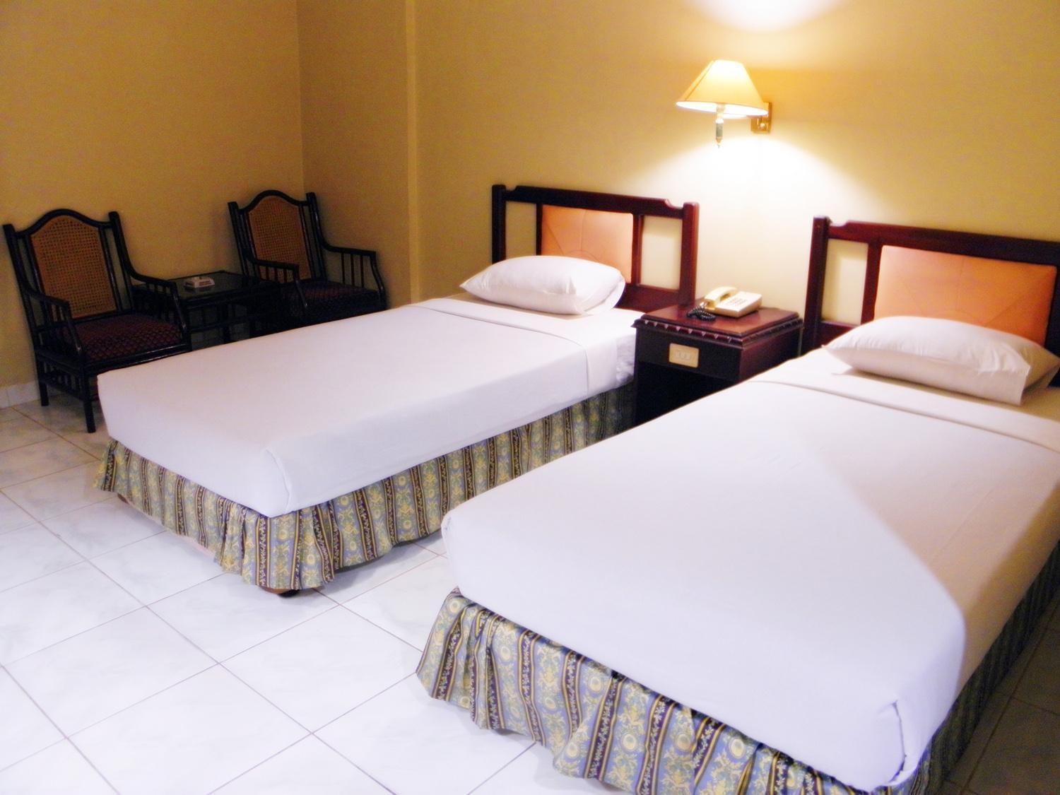 Yulia Hotel Managed By Hig Gorontalo Exterior foto